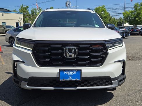Used 2025 Honda Pilot TrailSport image 5