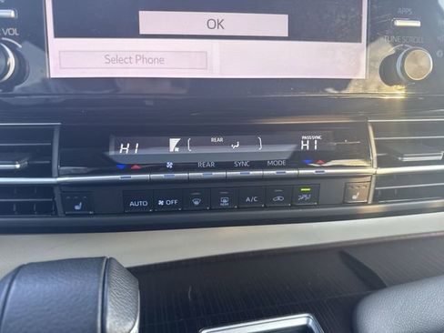 Used 2024 Toyota Sienna XLE image 19