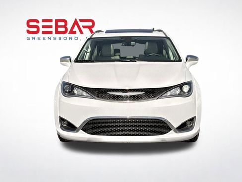 Used 2020 Chrysler Pacifica Limited image 3