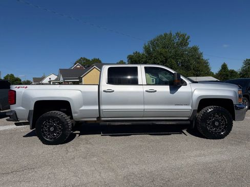 Used 2016 Chevrolet Silverado 2500 LT w/ LT Convenience Package AWD/4WD image 9