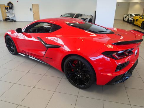 Used 2024 Chevrolet Corvette Z06 RWD image 5