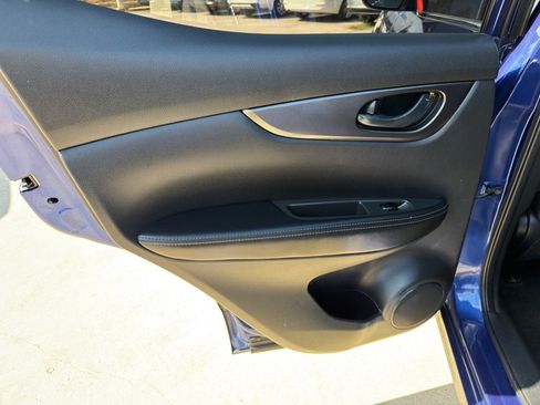 Used 2019 Nissan Rogue Sport S image 16