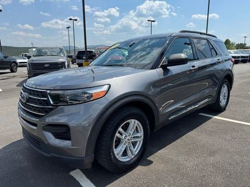 Used 2022 Ford Explorer XLT RWD image 3