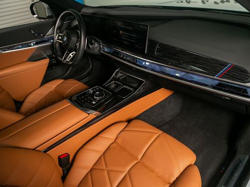 Used 2024 BMW 740i w/ Premium Package 2 RWD image 12