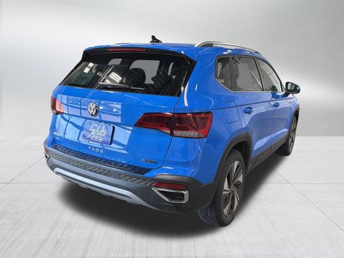 Used 2024 Volkswagen Taos SE w/ Panoramic Sunroof Package AWD/4WD image 7