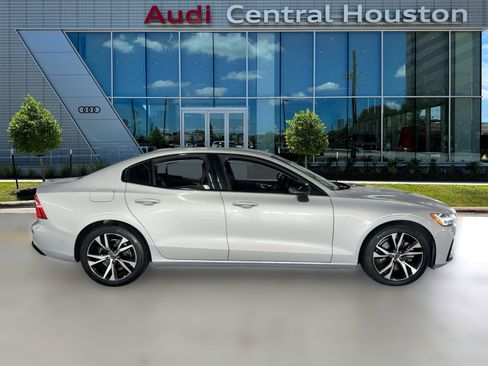 Used 2024 Volvo S60 B5 Plus image 8