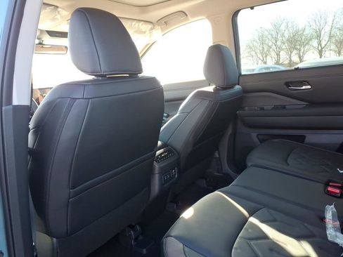 New 2026 Nissan Pathfinder Platinum image 27