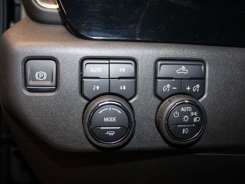 Used 2025 Chevrolet Silverado 1500 LT Trail Boss w/ Convenience Package II image 13