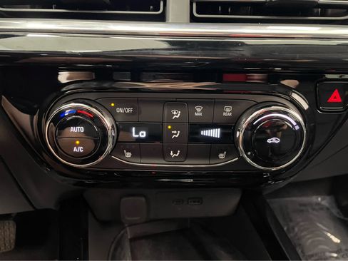 Certified 2024 Chevrolet Trax ACTIV w/ Sunroof Package FWD image 5