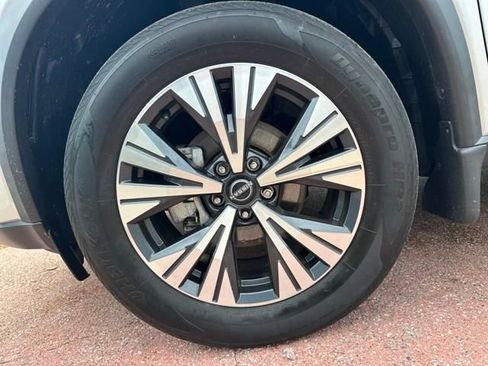 Used 2022 Nissan Rogue SV image 27