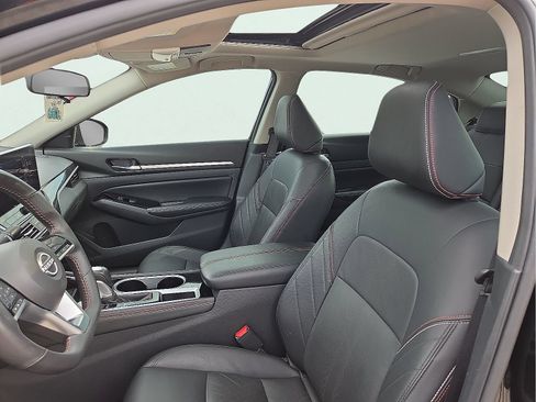 Used 2025 Nissan Altima 2.5 SR w/ SR Premium Package FWD image 13