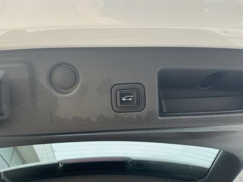 Used 2022 Chevrolet Equinox RS w/ Infotainment Package FWD image 12