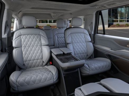 New 2026 Lincoln Navigator L Black Label AWD/4WD image 11