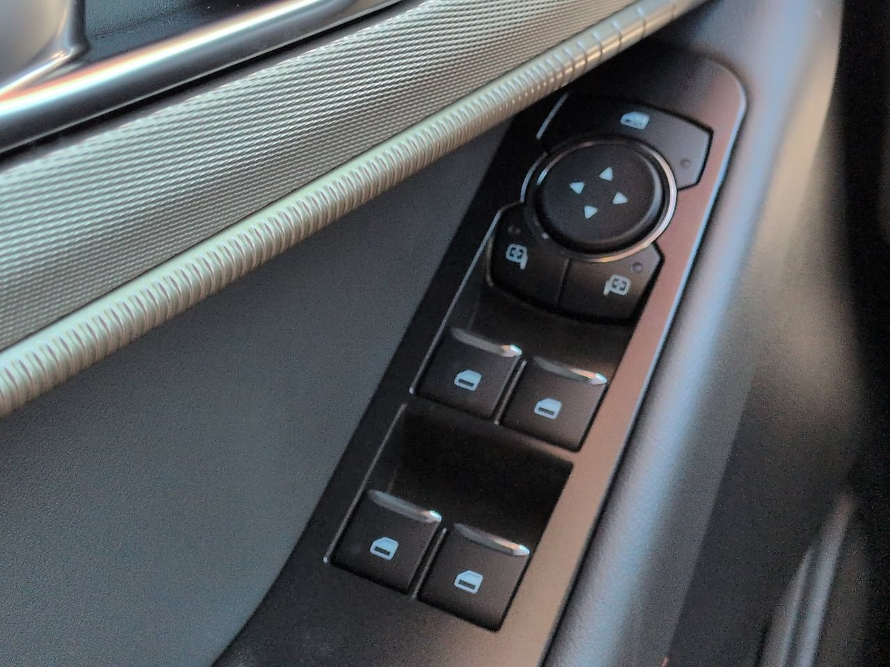 New 2026 Ford Explorer Active w/ Active Comfort Package RWD image 23