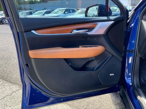 Used 2023 Cadillac XT5 Premium Luxury w/ Technology Package AWD/4WD image 23