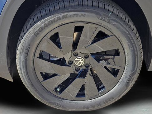 New 2026 Volkswagen Atlas Cross Sport SE FWD image 8