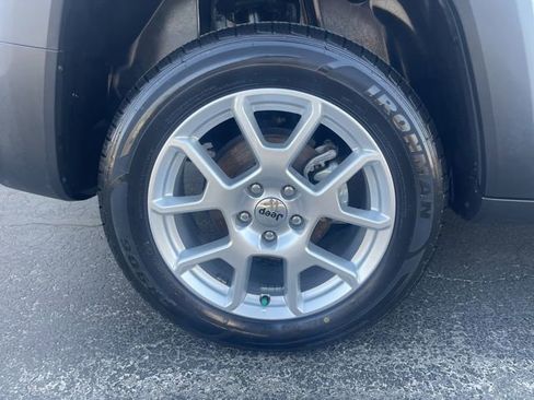 Used 2023 Jeep Renegade Latitude w/ Premium Group image 12