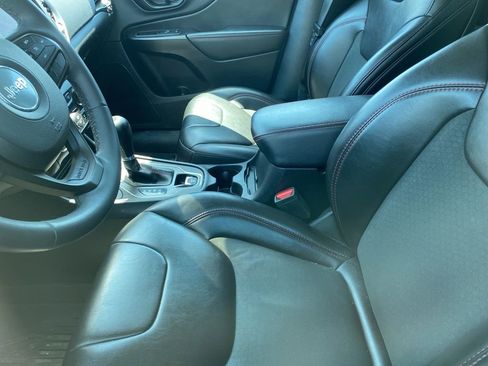 Used 2022 Jeep Cherokee Trailhawk w/ Comfort/Convenience Group AWD/4WD image 7