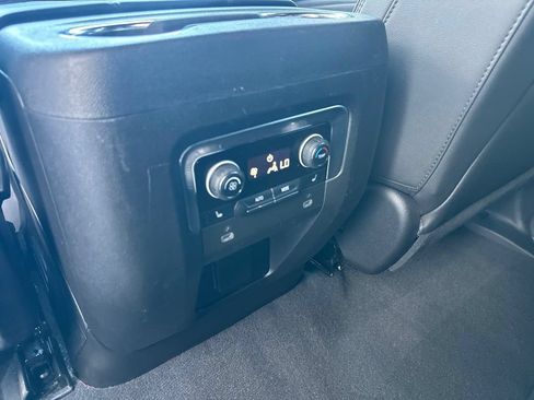 Used 2023 Chevrolet Suburban High Country AWD/4WD image 15