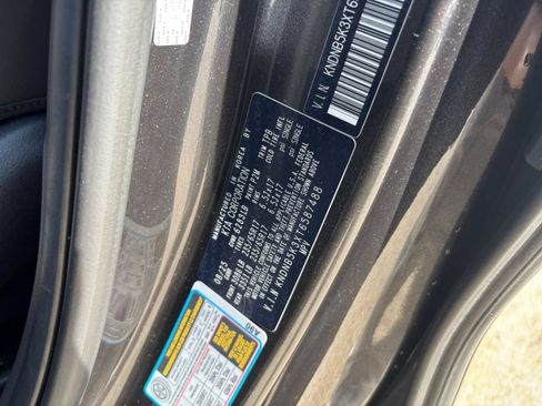 Used 2026 Kia Carnival FWD image 28