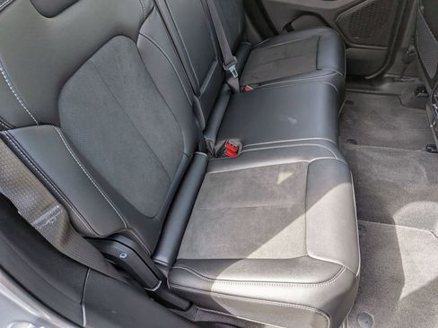 Used 2025 Jeep Grand Cherokee Altitude image 23