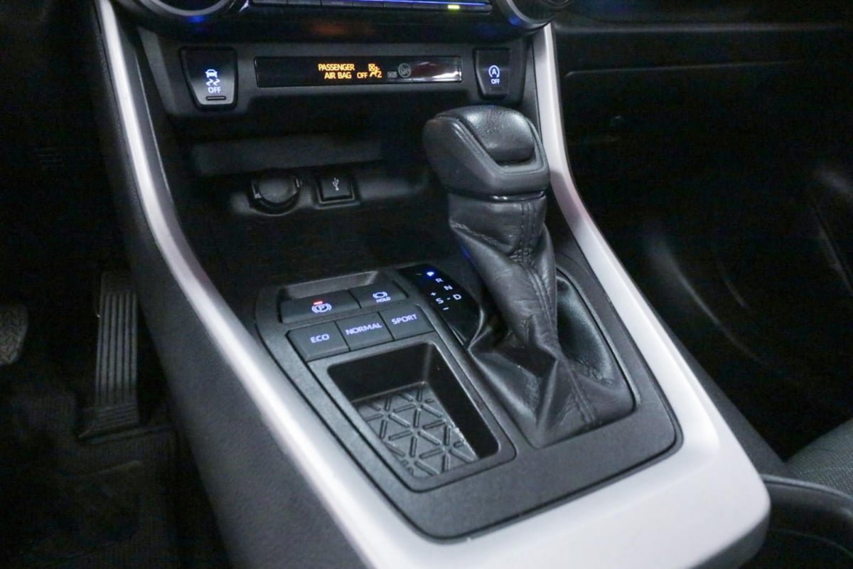 Used 2022 Toyota RAV4 XLE w/ Convenience Package FWD image 20