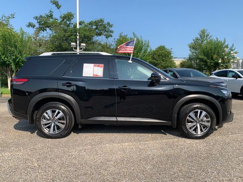 Used 2025 Nissan Pathfinder SL w/ Cargo Package FWD image 2