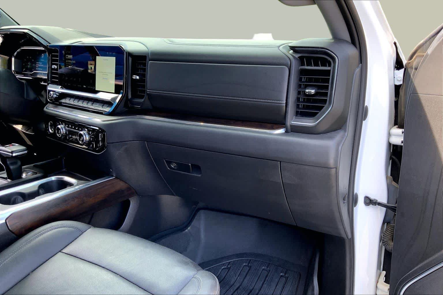 Used 2023 GMC Sierra 1500 SLT AWD/4WD image 19