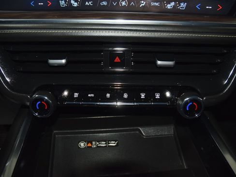 Used 2025 Chevrolet Tahoe Premier AWD/4WD image 33