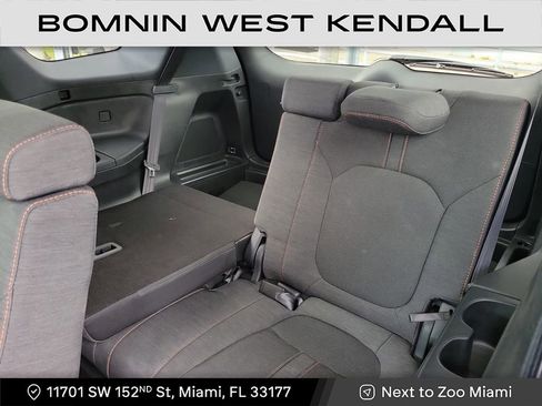 Used 2025 Honda Pilot Sport image 13