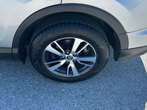Used 2018 Toyota RAV4 XLE AWD/4WD image 11