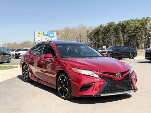 Used 2018 Toyota Camry XSE image 6