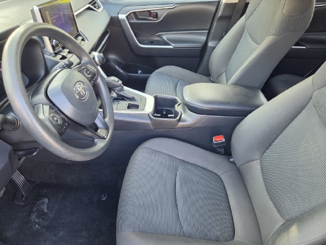 Used 2025 Toyota RAV4 LE AWD/4WD image 11