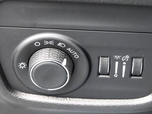 Used 2023 Jeep Grand Cherokee Altitude image 19