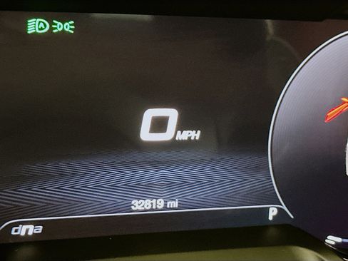 Used 2024 Alfa Romeo Stelvio Veloce AWD/4WD image 9