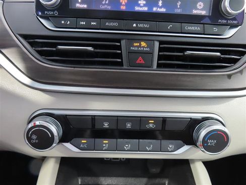 Used 2025 Nissan Altima 2.5 SV FWD image 26