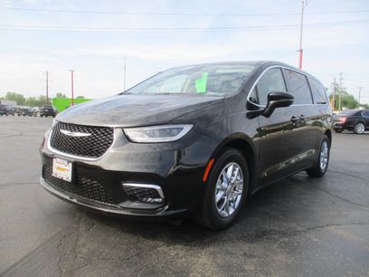 Used 2023 Chrysler Pacifica Touring-L