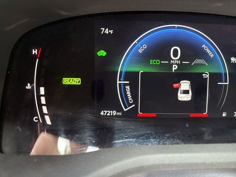 Used 2025 Toyota Camry LE image 7