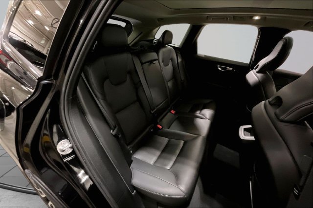 Certified 2025 Volvo XC60 B5 Core w/ Climate Package AWD/4WD image 30