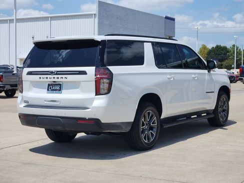 Used 2023 Chevrolet Suburban Z71 w/ Luxury Package AWD/4WD image 7