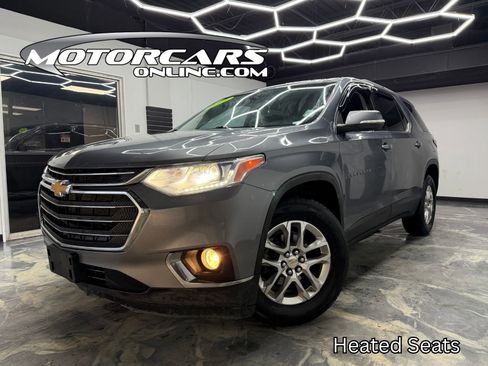 Used 2021 Chevrolet Traverse LT image 1