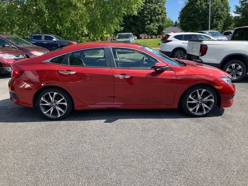 Used 2019 Honda Civic Touring image 3
