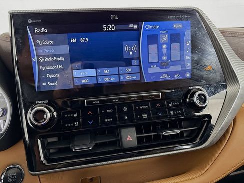 Used 2022 Toyota Highlander Platinum image 15