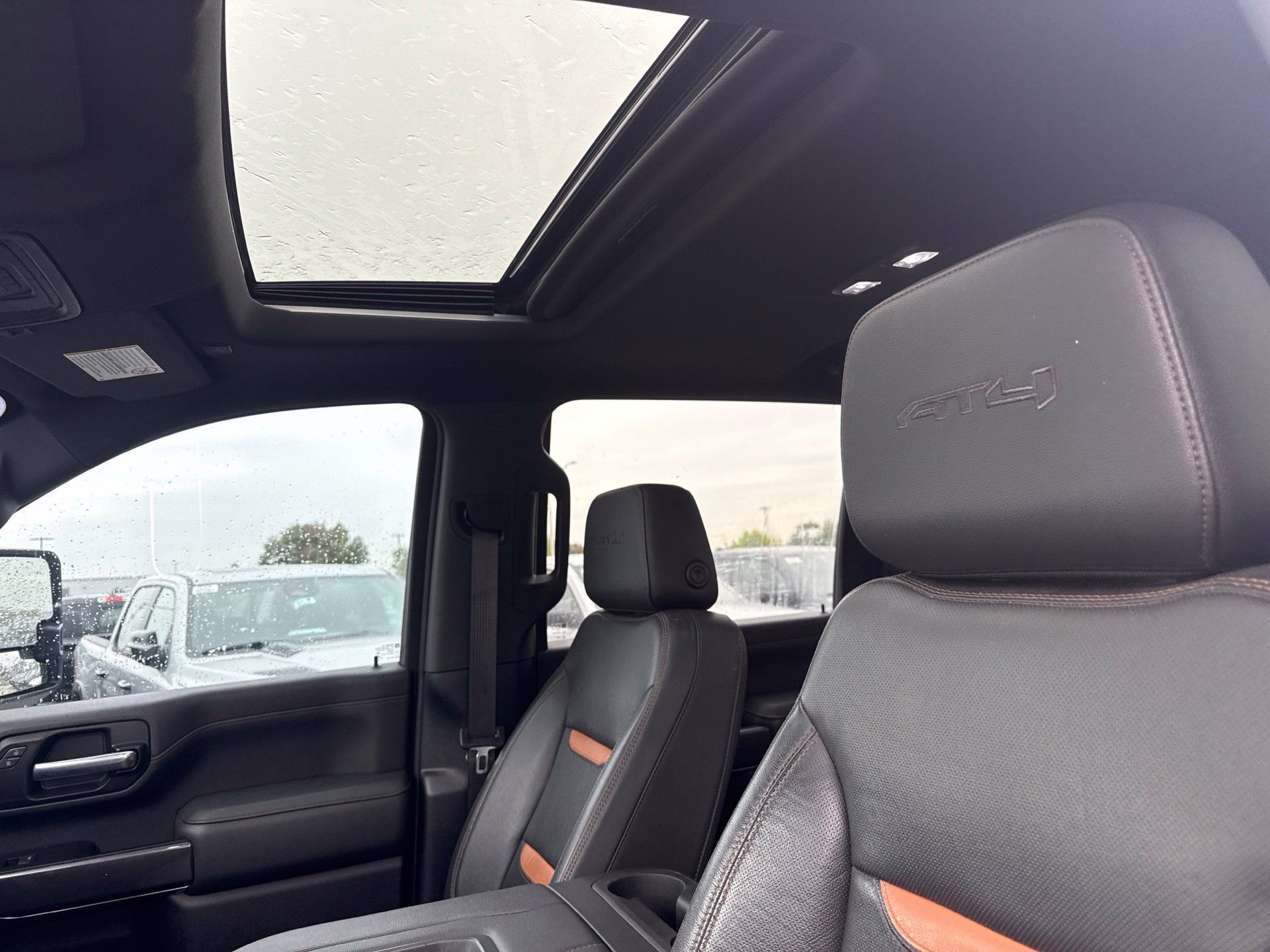 Used 2022 GMC Sierra 2500 AT4 w/ AT4 Premium Plus Package AWD/4WD image 10