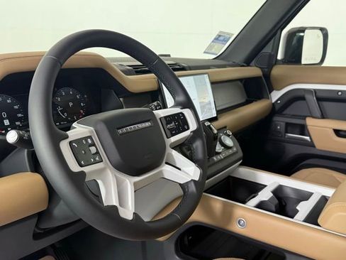 Used 2025 Land Rover Defender 110 S image 39
