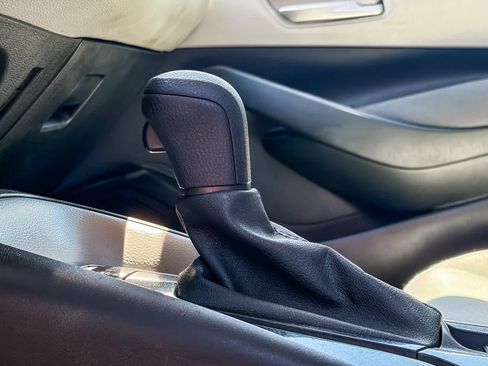 Used 2021 Toyota Corolla LE w/ LE Convenience Package FWD image 21