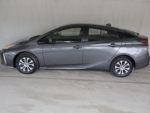 Used 2020 Toyota Prius XLE image 20