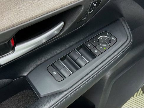 Used 2024 Toyota Grand Highlander AWD image 18