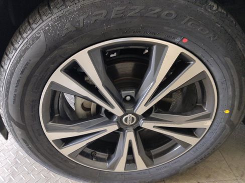 Used 2020 Nissan Rogue SV w/ Premium Package FWD image 31