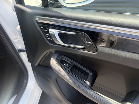 Certified 2023 Porsche Macan S AWD/4WD image 29